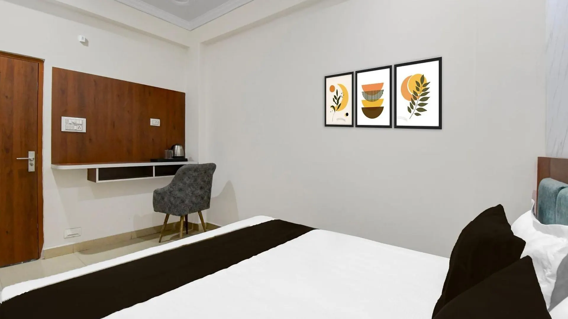 Hotel O Dc Grand 바라나시
